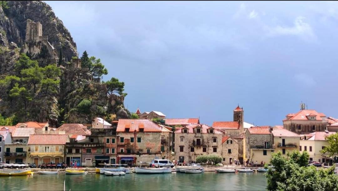 Apartmani Branko Vojnovic Omiš Exterior foto