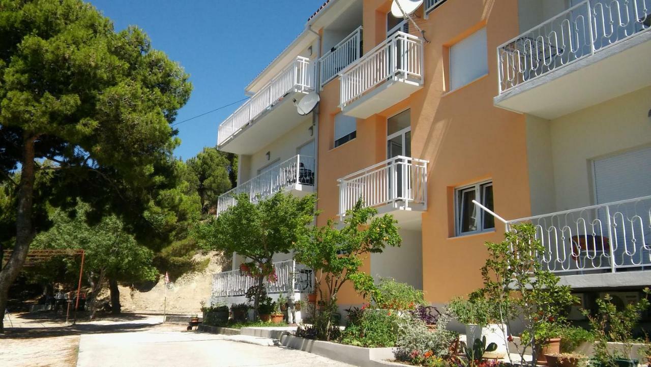 Apartmani Branko Vojnovic Omiš Exterior foto